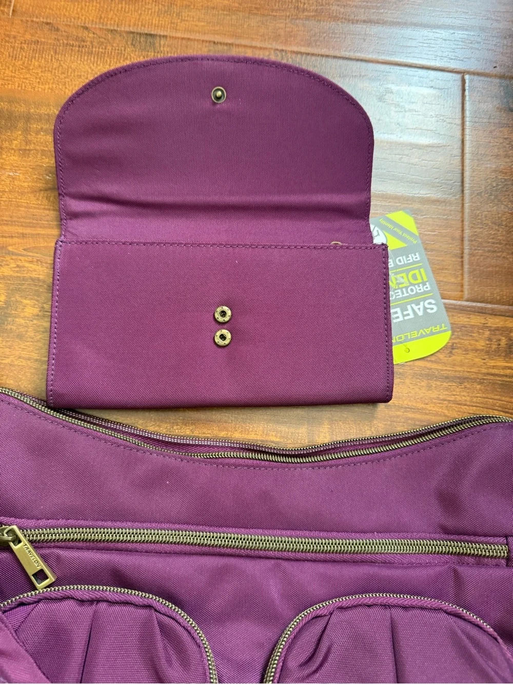 Travelon Stylish Crossbody shoulder Bag with wallet